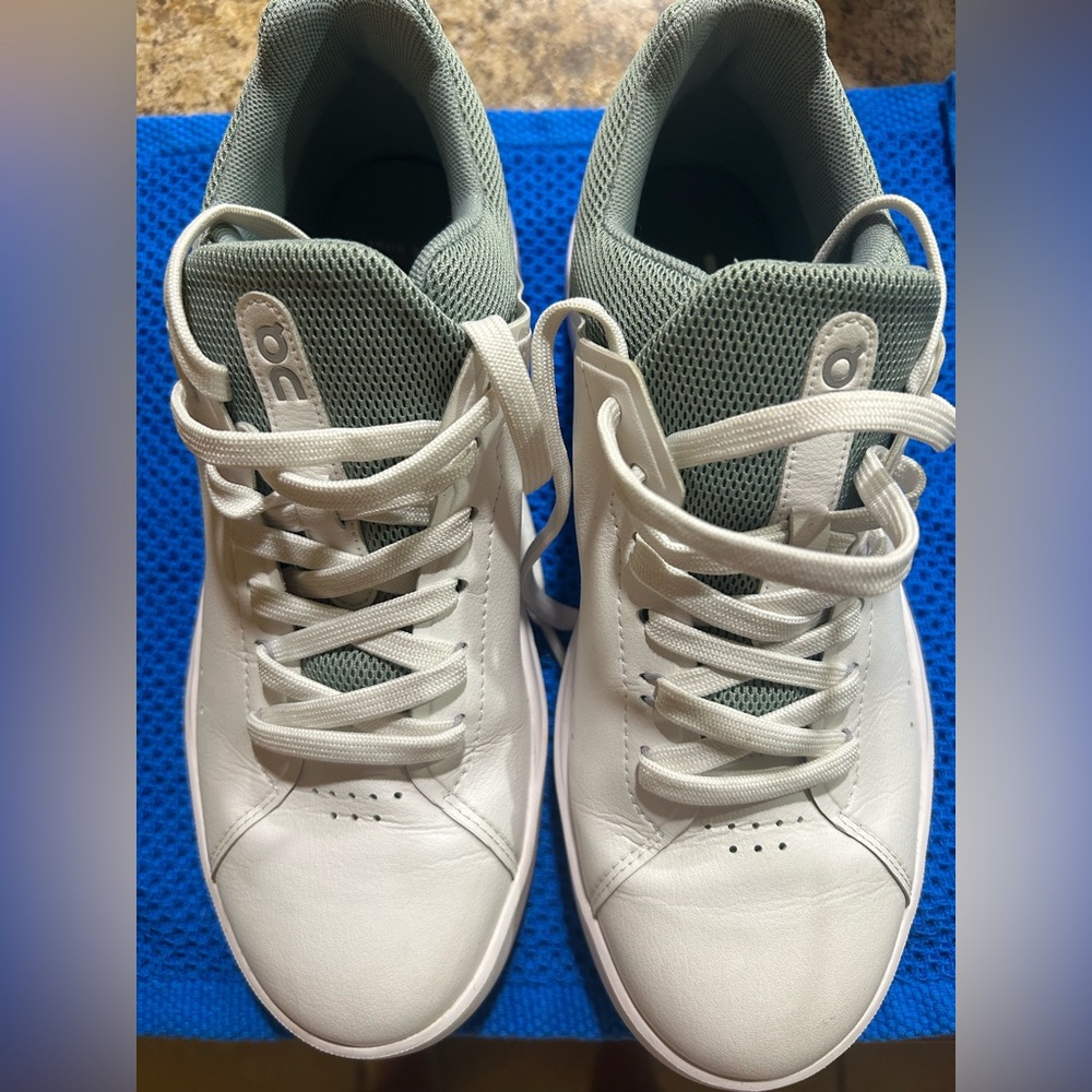 On cloud Roger Advantage White and Green  Sneakers